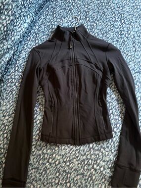 lululemon Define Black crop jacket size 0 , only wore twice.